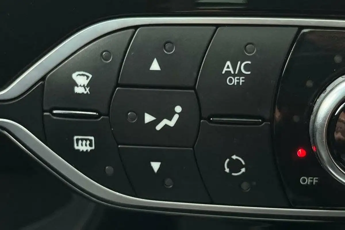 2016-renault-clio-09-tce-dynamique-s-nav-big-32