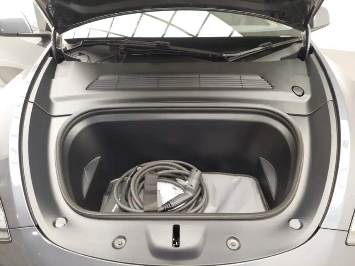 2023-tesla-model-y-e-rwd-big-16