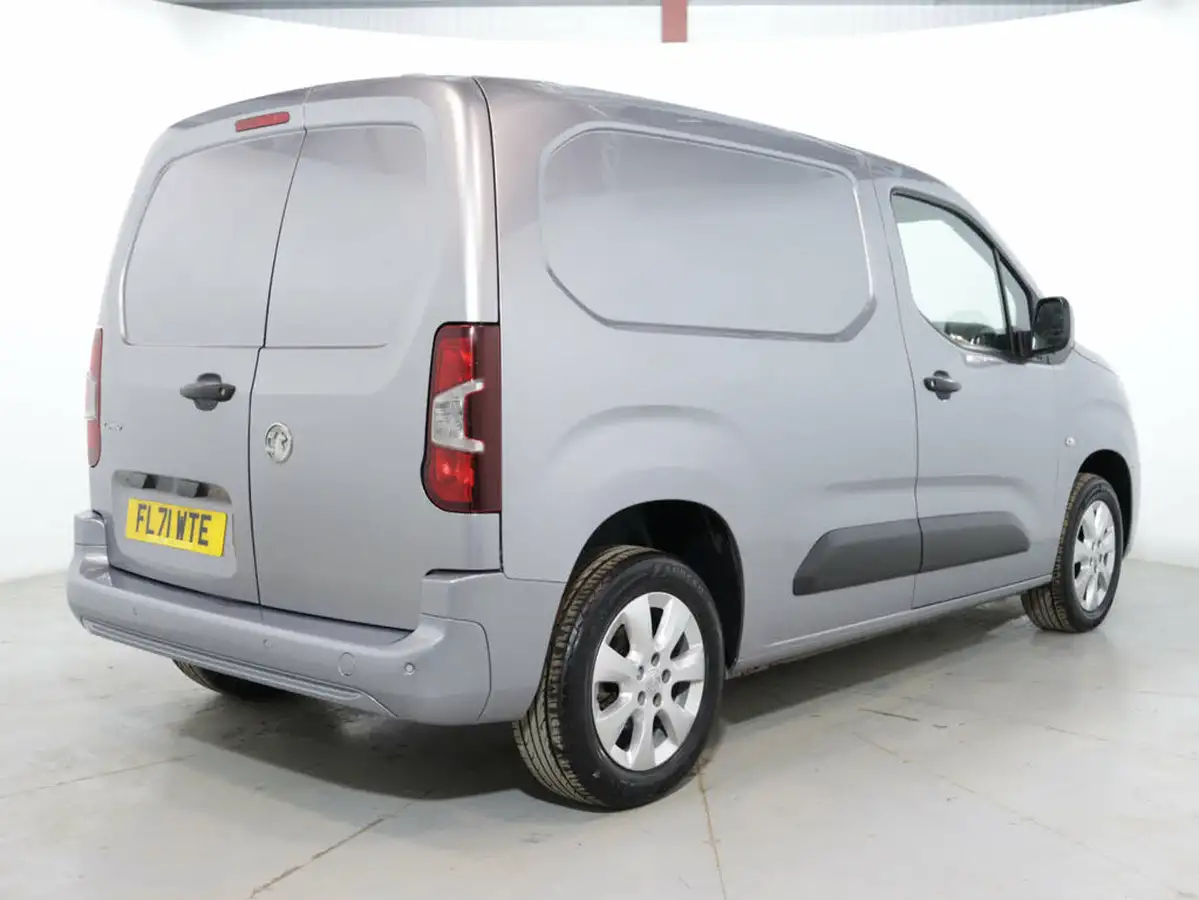 2021-vauxhall-combo-15cdti-griffin-2000-big-6