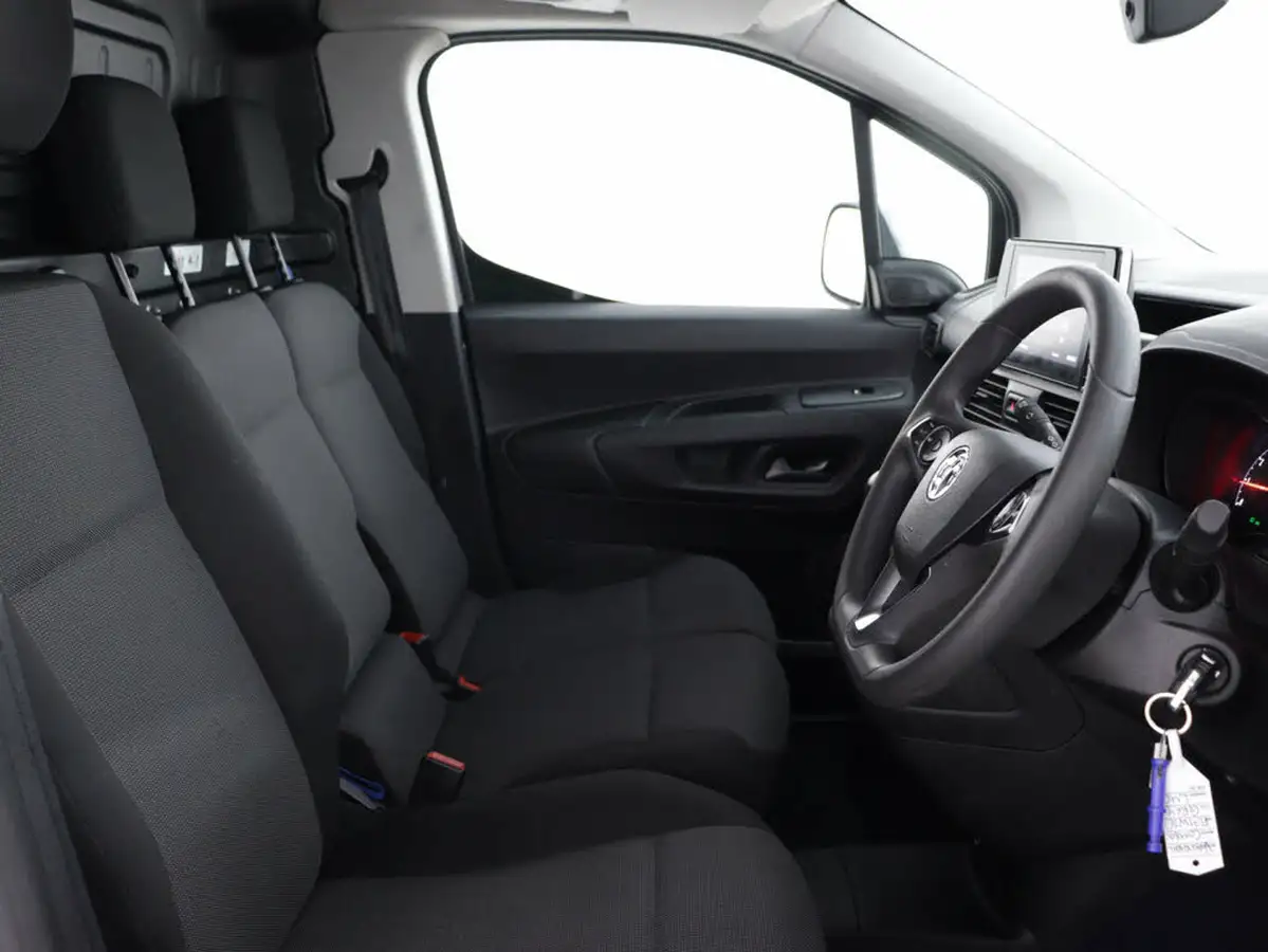 2021-vauxhall-combo-15cdti-griffin-2000-big-30