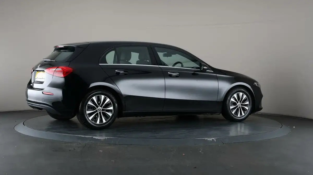 2021-mercedes-benz-a-class-13-a180-se-7g-dct-big-57
