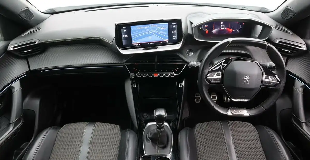 2022-peugeot-2008-suv-12-puretech-gt-big-13