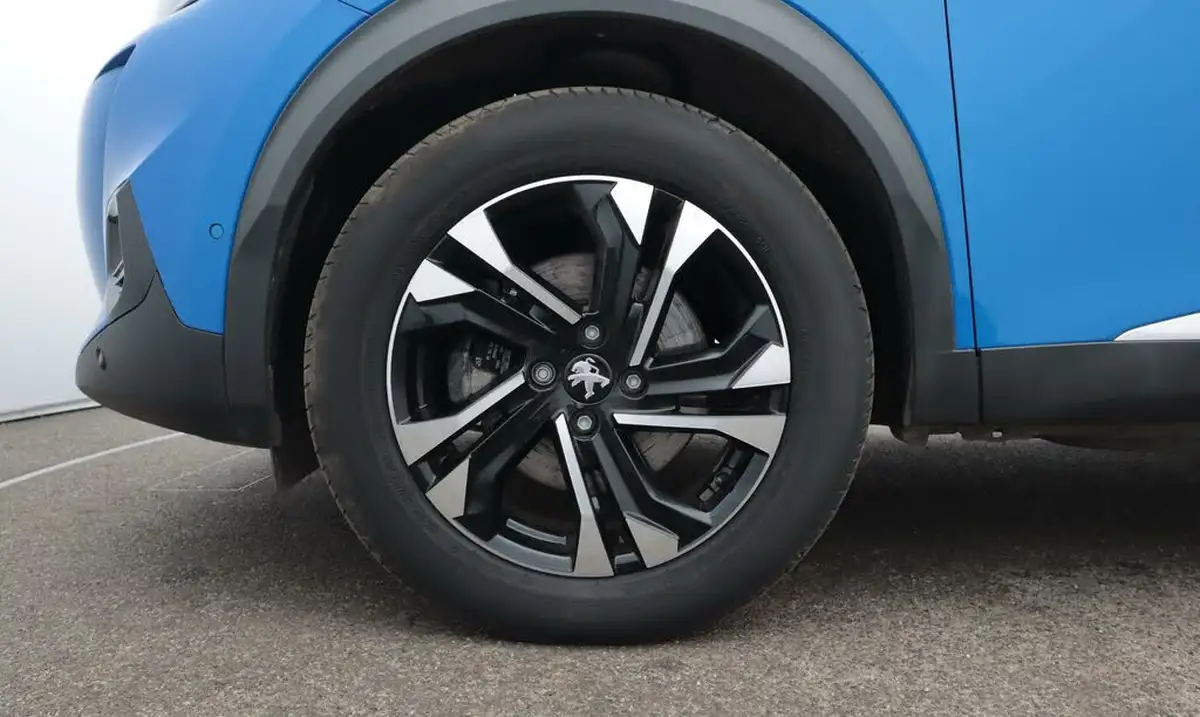 2021-peugeot-2008-suv-e-gt-big-18
