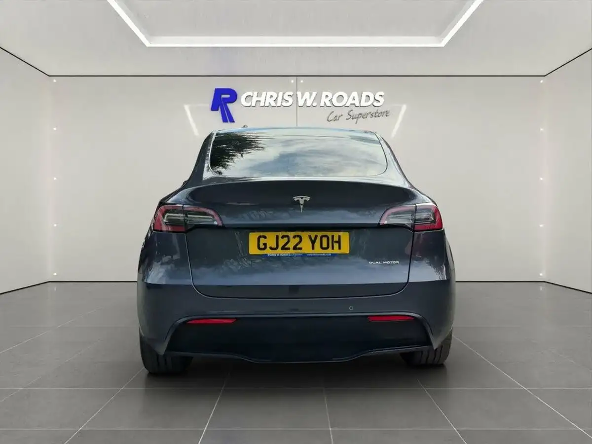 2022-tesla-model-y-e-long-range-big-9
