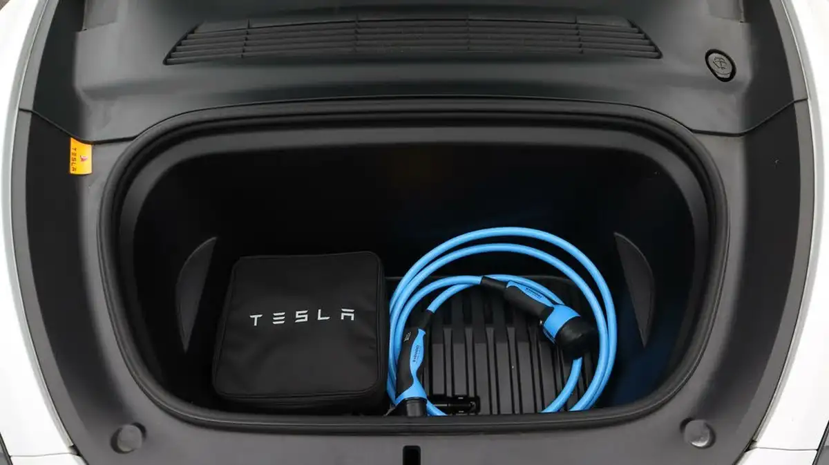 2022-tesla-model-y-e-long-range-big-19