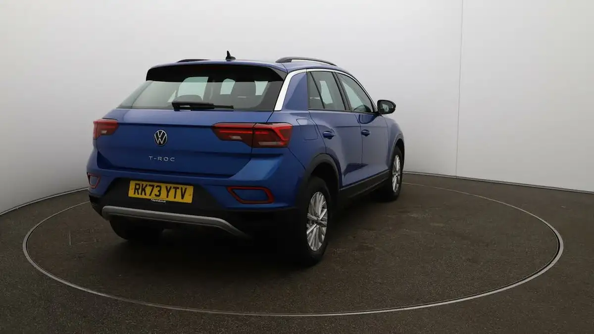2023-volkswagen-t-roc-10-tsi-life-big-48