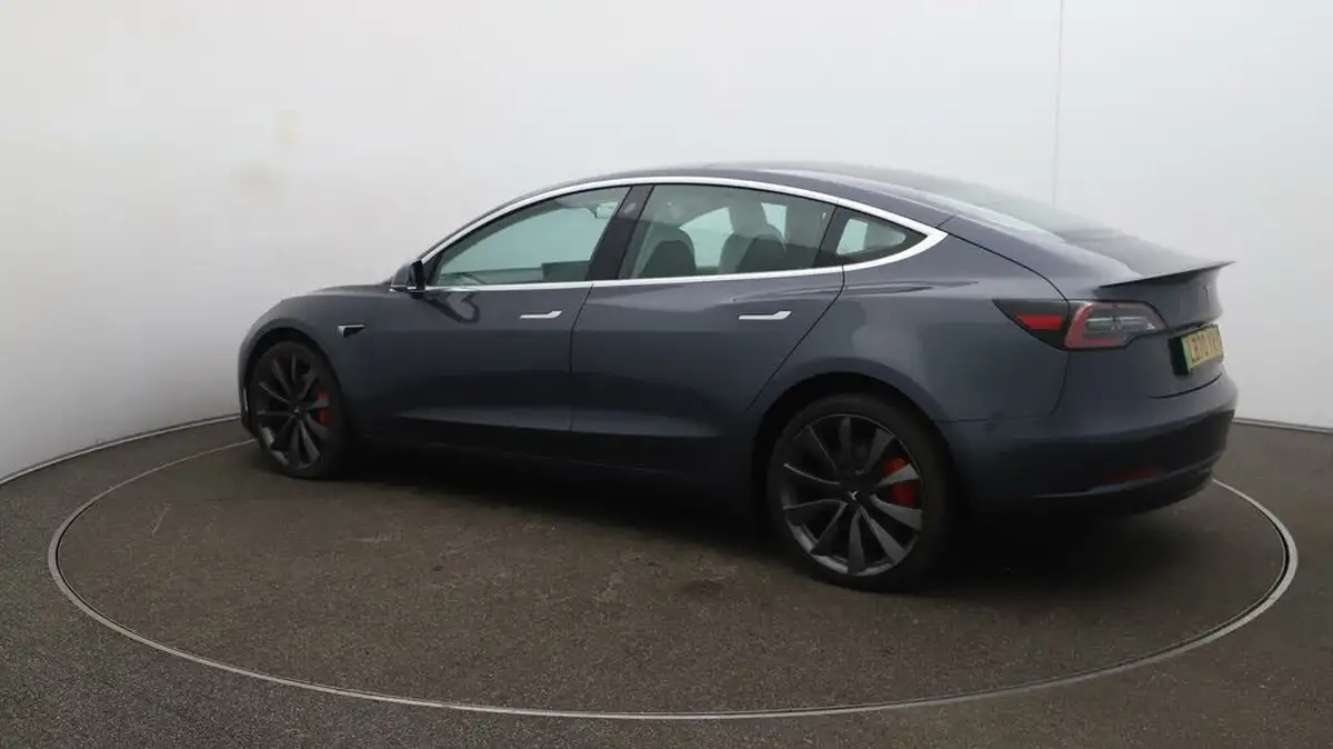 2020-tesla-model-3-e-performance-big-27