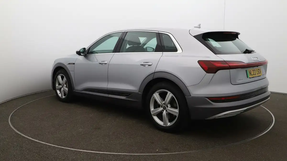 2022-audi-e-tron-55e-technik-station-wagon-big-5