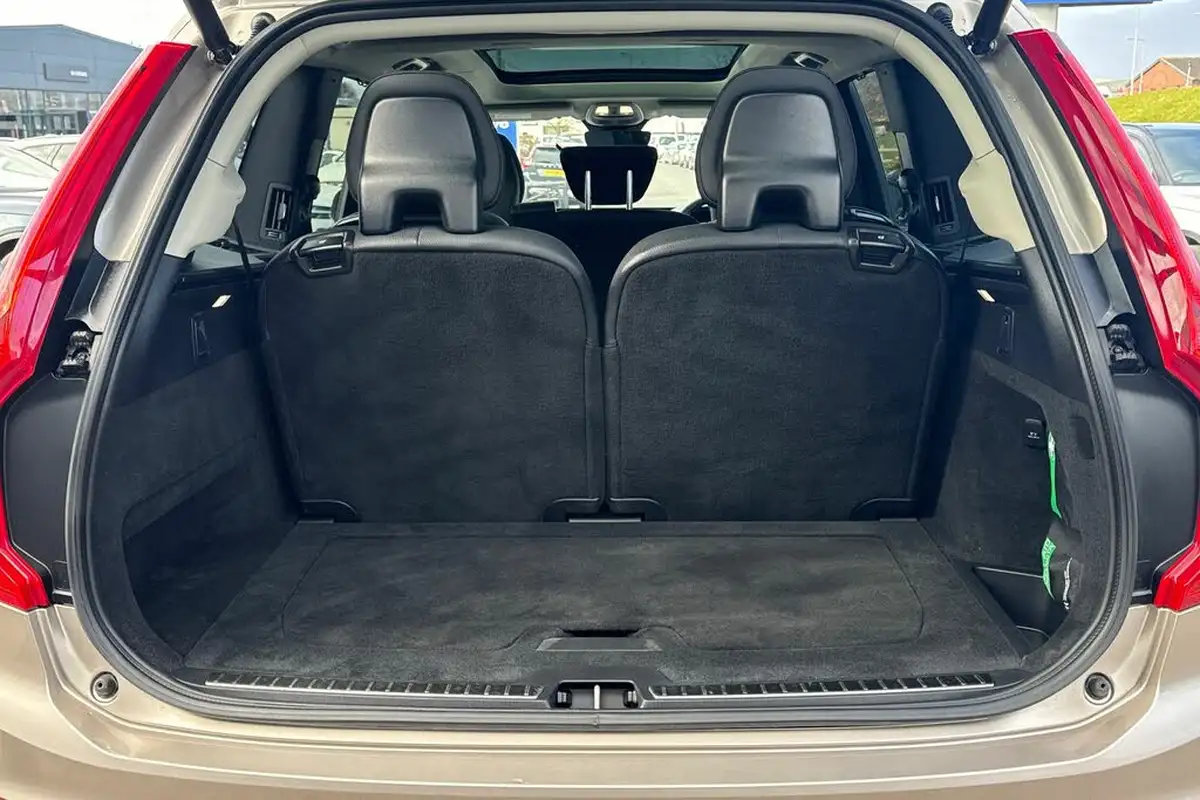 2024-volvo-xc90-20-b5-plus-big-20