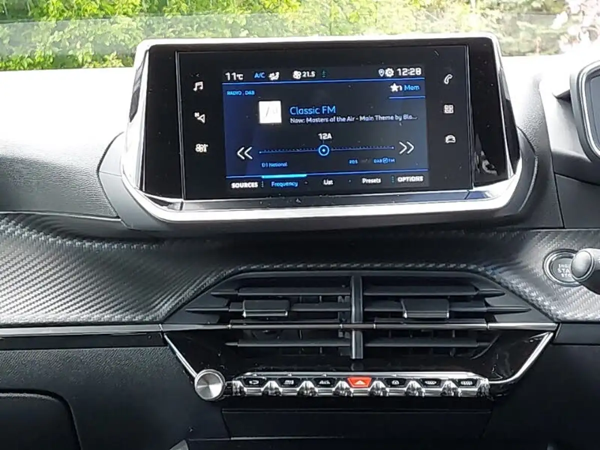 2022-peugeot-208-12-puretech-allure-premium-100bhp-eat8-big-10