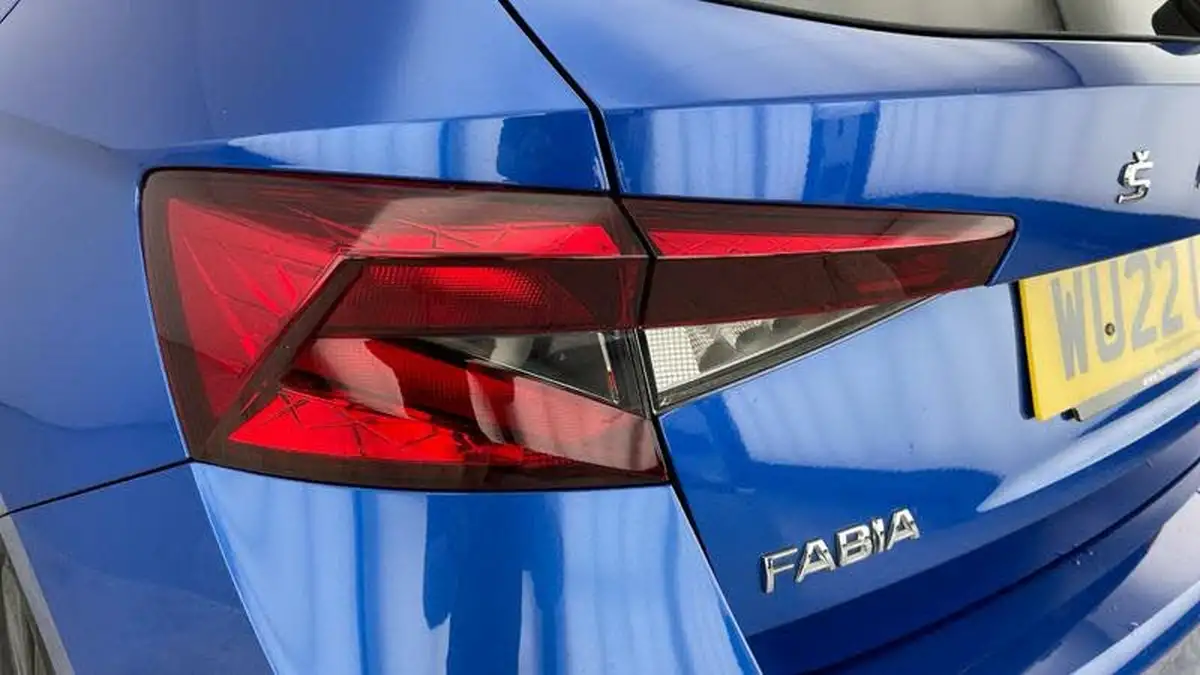 2022-skoda-fabia-10-mpi-colour-edition-big-28