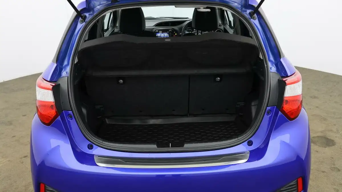 2020-toyota-yaris-15-vvt-i-y20-98bhp-hybrid-1497cc-e-cvt-big-16