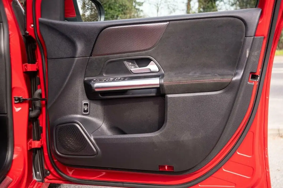 2020-mercedes-benz-b-class-13-b180-amg-line-7g-dct-big-28