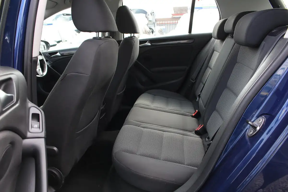 2012-volkswagen-golf-16td-blue-motion-match-5d-big-20