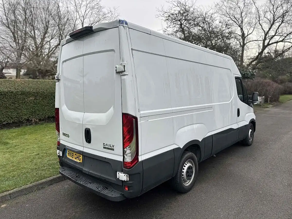 2018-iveco-daily-s-class-23td-35s14v-3520-h2-business-3520-big-2