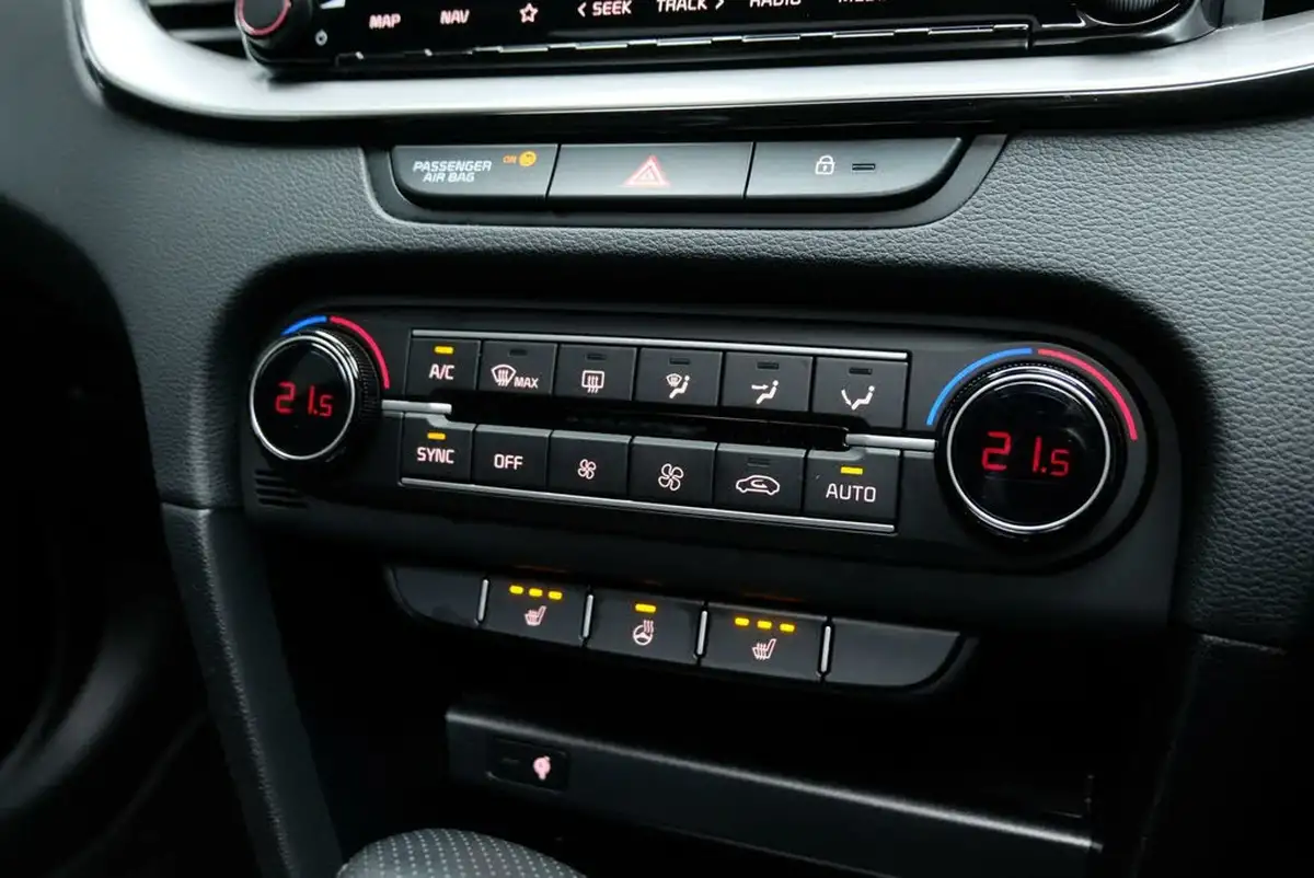 2024-kia-pro-ceed-15-t-gdi-gt-line-s-158bhp-big-24
