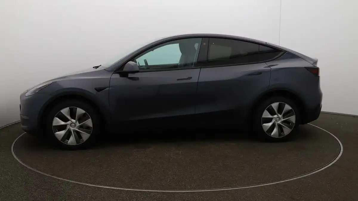 2022-tesla-model-y-e-long-range-big-56