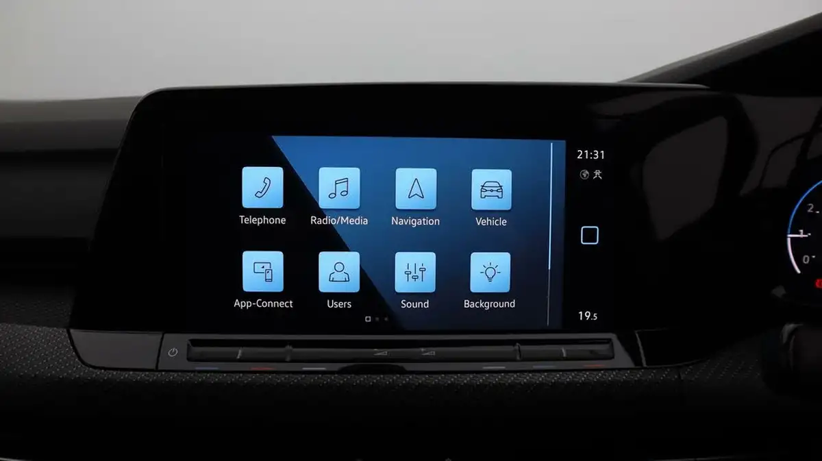 2022-volkswagen-golf-15-tsi-r-line-150ps-hatchback-big-11
