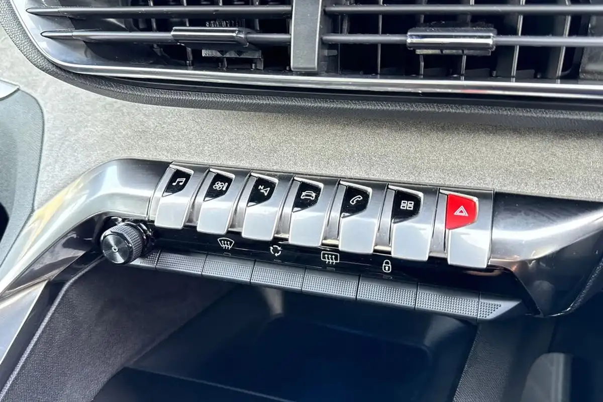 2021-peugeot-3008-suv-12-puretech-gt-big-57
