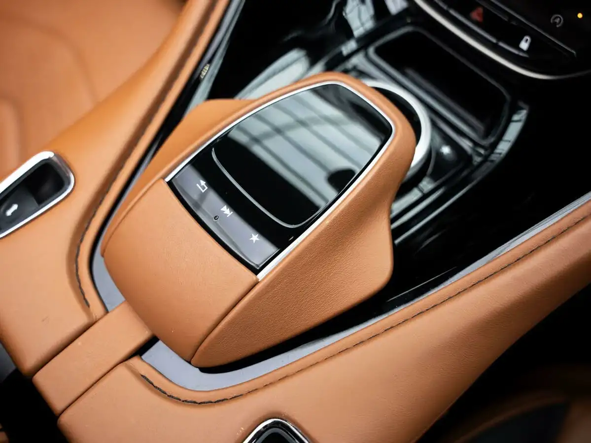 2022-aston-martin-dbs-52-v12-superleggera-volante-big-40