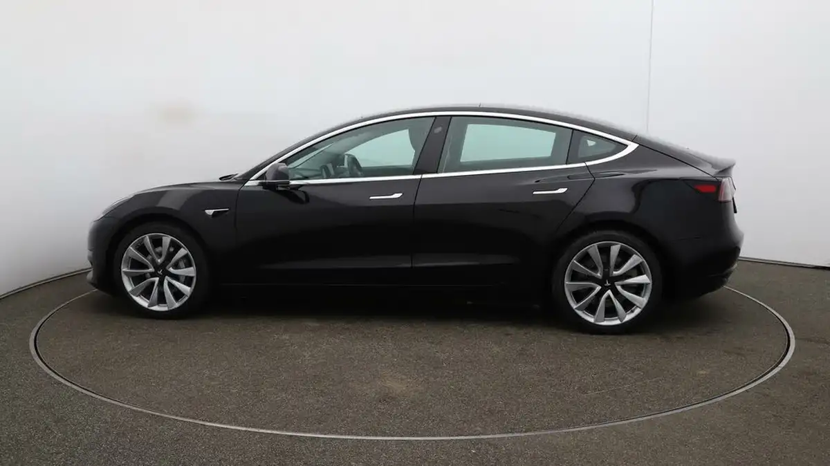 2020-tesla-model-3-e-long-range-big-57