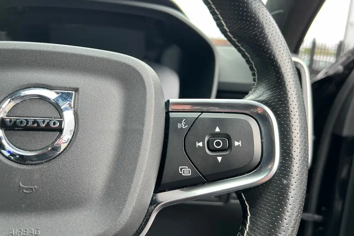 2021-volvo-xc40-15-t4-r-design-208bhp-big-11