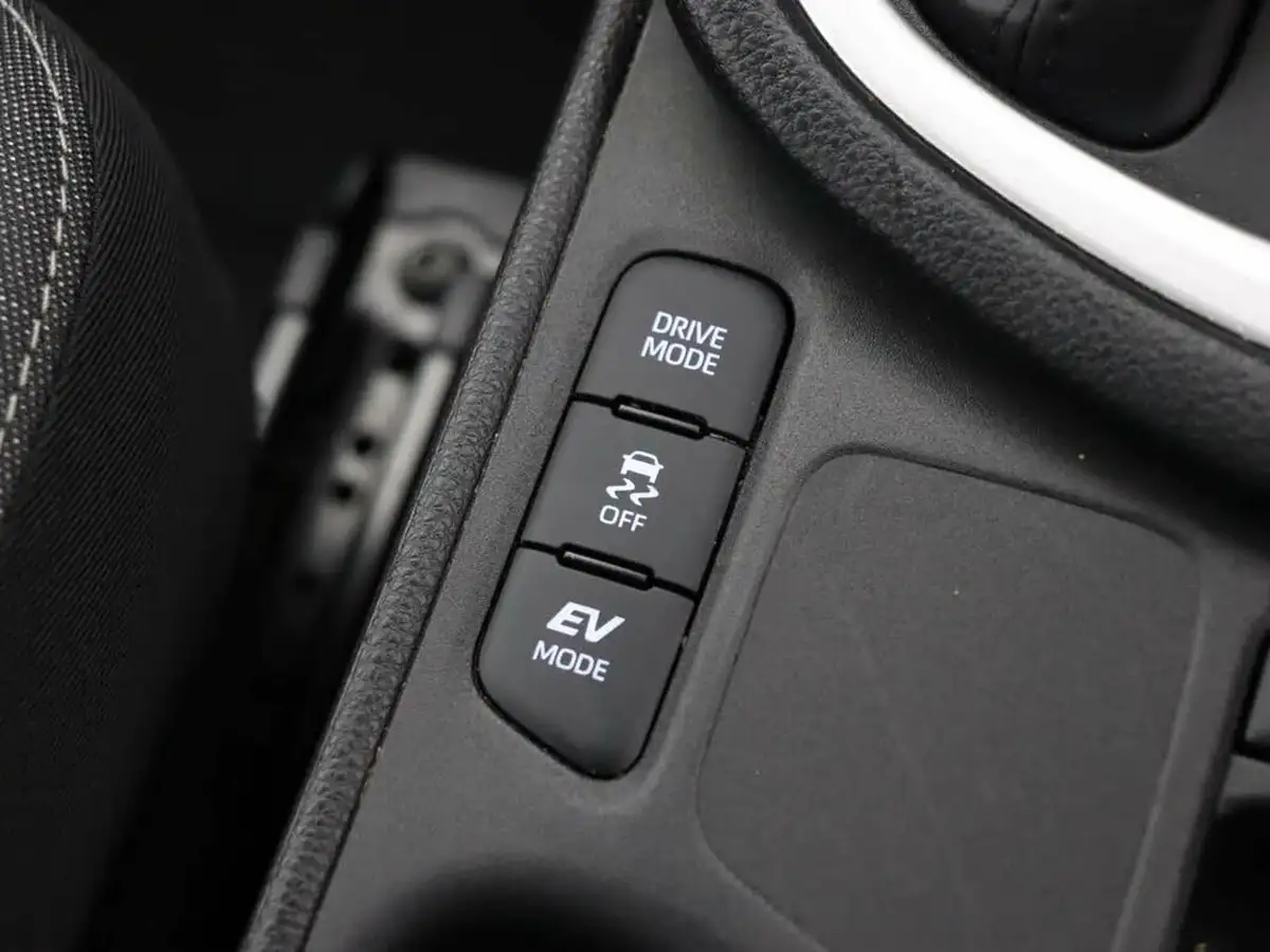 2023-mazda-mazda2-15-pure-big-18