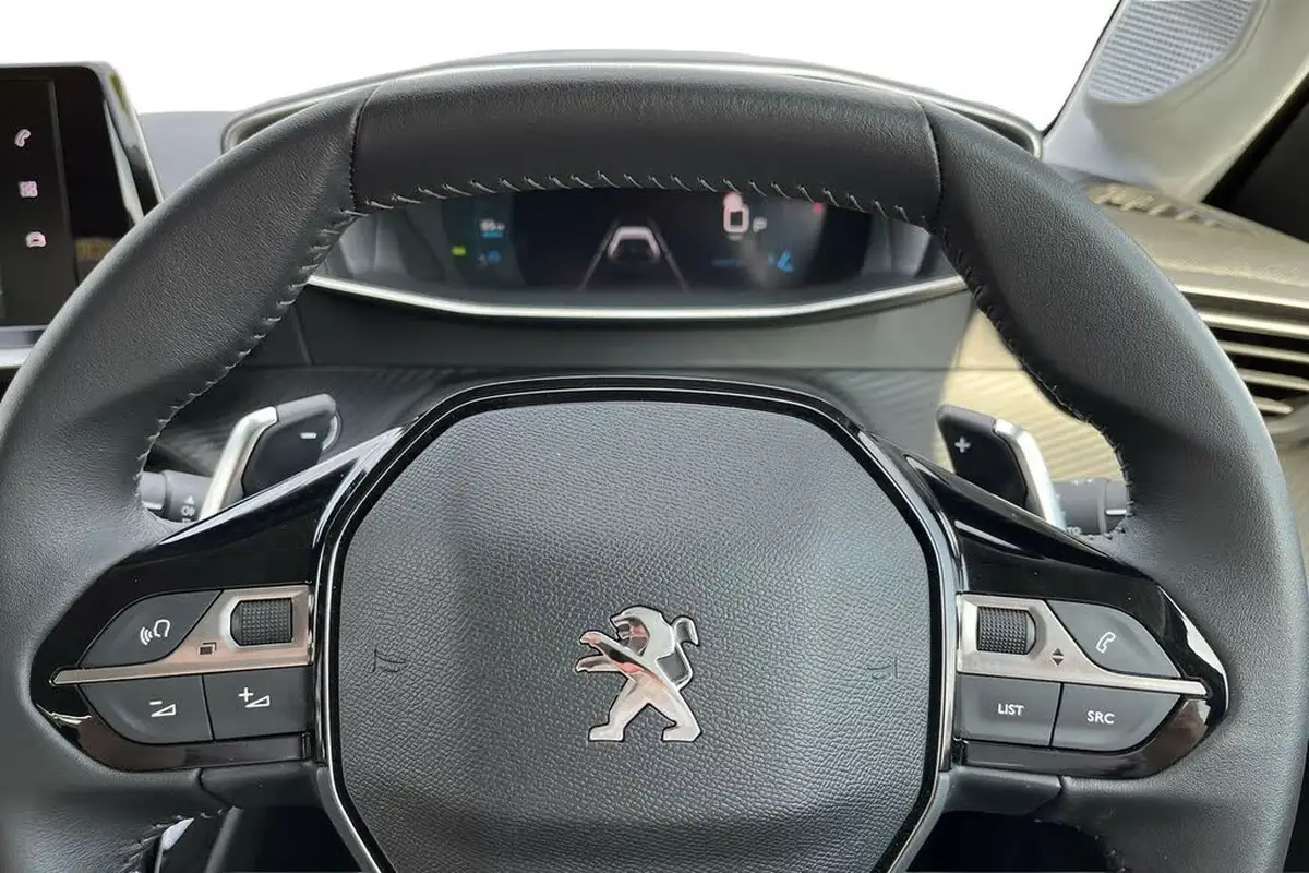 2023-peugeot-208-12-puretech-allure-premium-100ps-eat8-big-12
