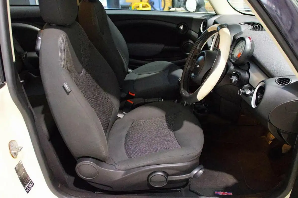 2011-mini-cooper-16td-one-d-big-8