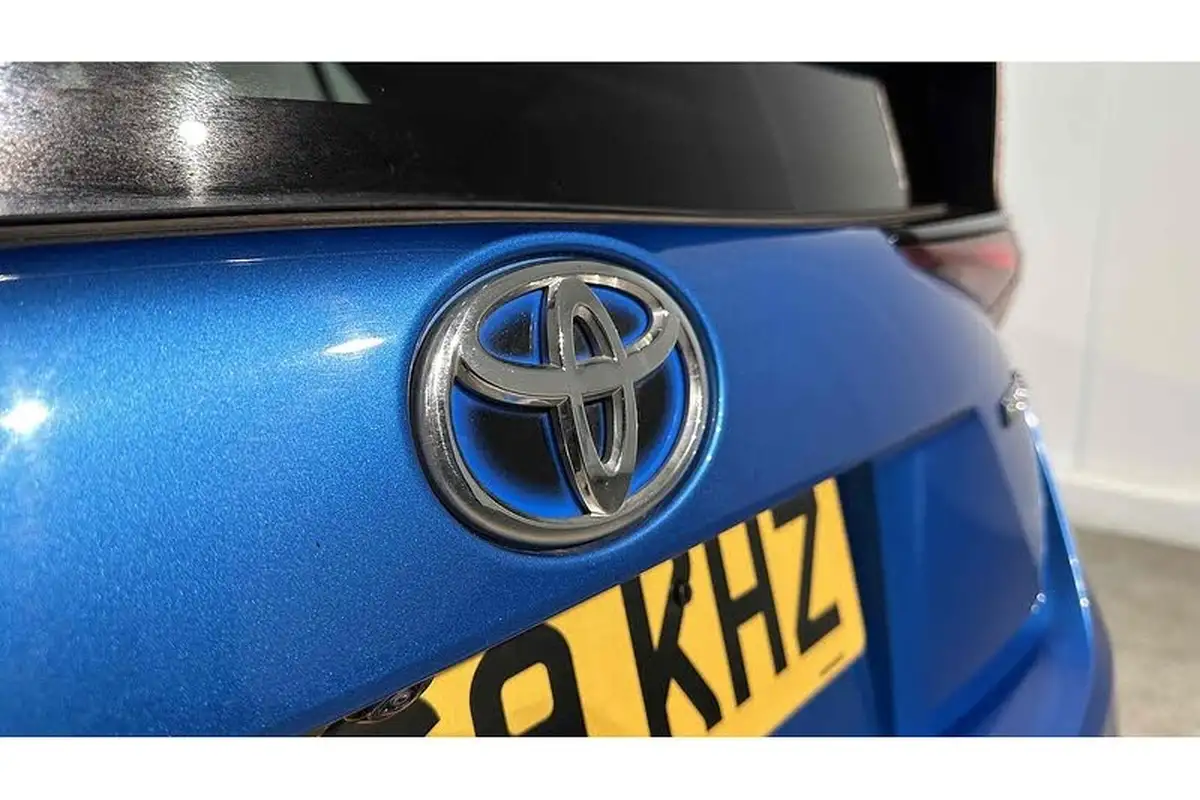 2020-toyota-prius-18-vvt-i-excel-cvt-big-11