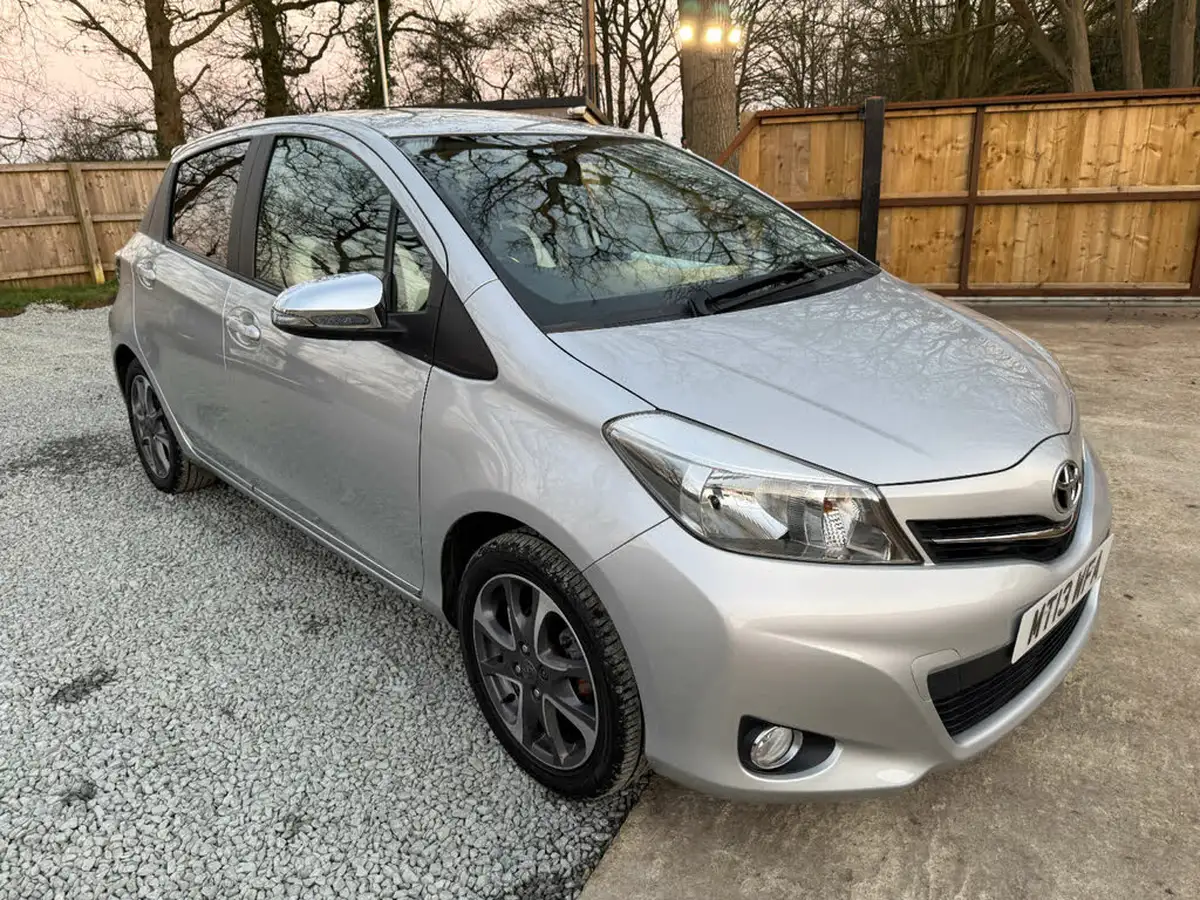 2013-toyota-yaris-133-trend-vvt-i-5d-big-9