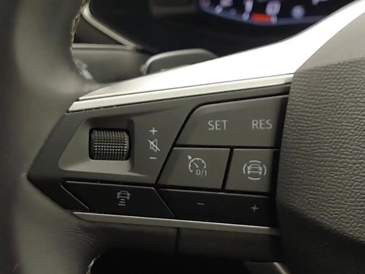 2023-seat-tarraco-15-ecotsi-xperience-lux-dsg-big-17