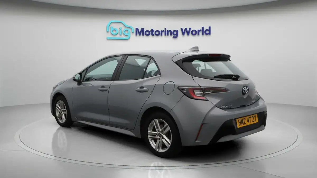 2022-toyota-corolla-18-vvt-i-icon-120bhp-trk-hatchback-5d-big-5
