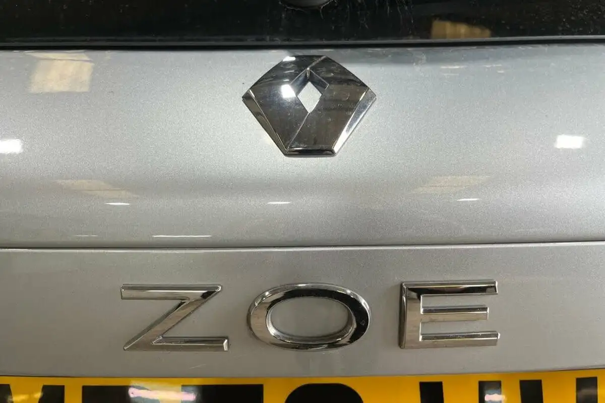 2022-renault-zoe-e-gt-big-18