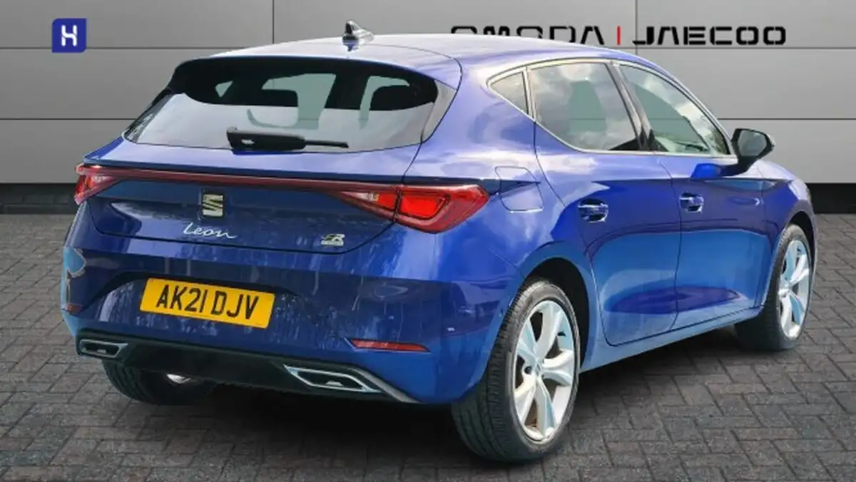 2021-seat-leon-14-e-hybrid-fr-hatchback-big-7