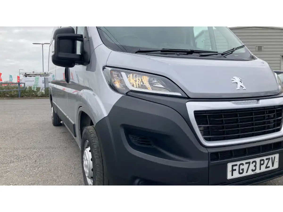 2023-peugeot-boxer-22-bluehdi-professional-premium-335-l3h2-panel-big-22