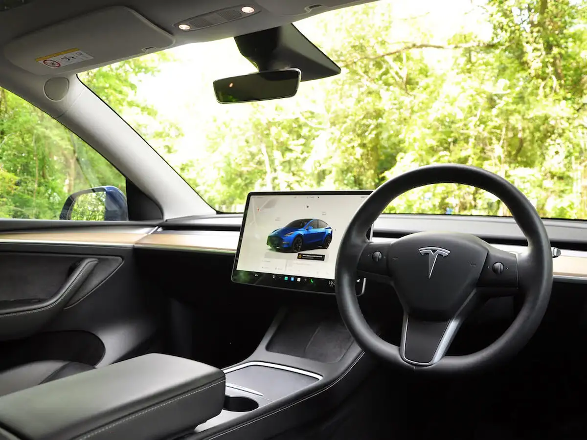 2022-tesla-model-y-e-long-range-big-1