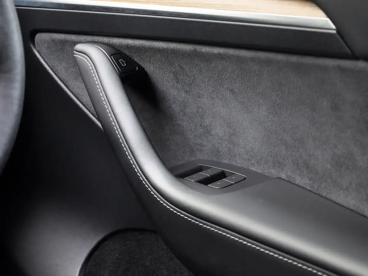 2022-tesla-model-y-e-long-range-big-71