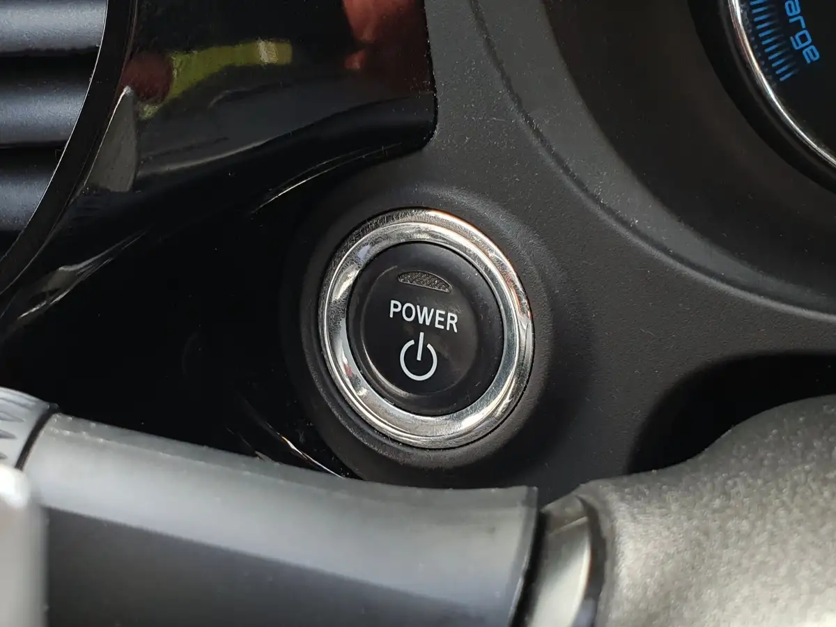 2015-mitsubishi-outlander-20-gx4h-phev-big-23