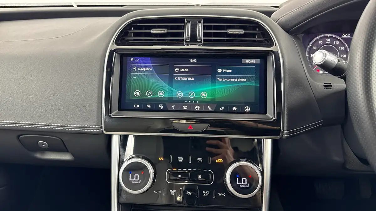 2019-jaguar-xe-20d-r-dynamic-se-awd-big-11