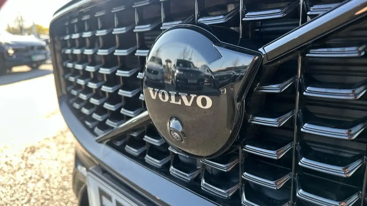 2025-volvo-xc60-20-b5-plus-black-edition-big-21