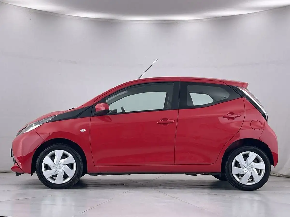 2017-toyota-aygo-10-vvt-i-x-play-71bhp-5d-big-10