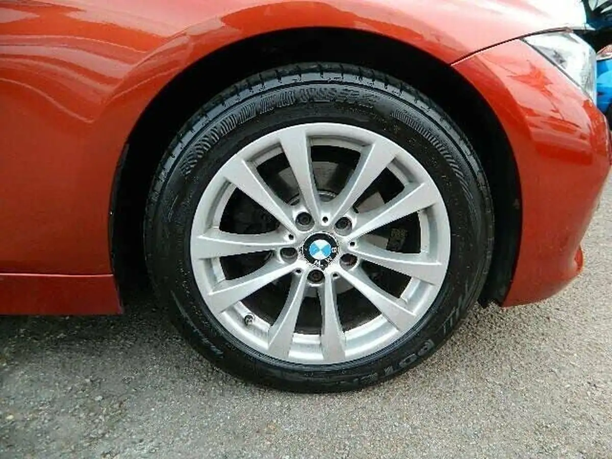 2018-bmw-3-series-20-320i-se-saloon-4d-big-15