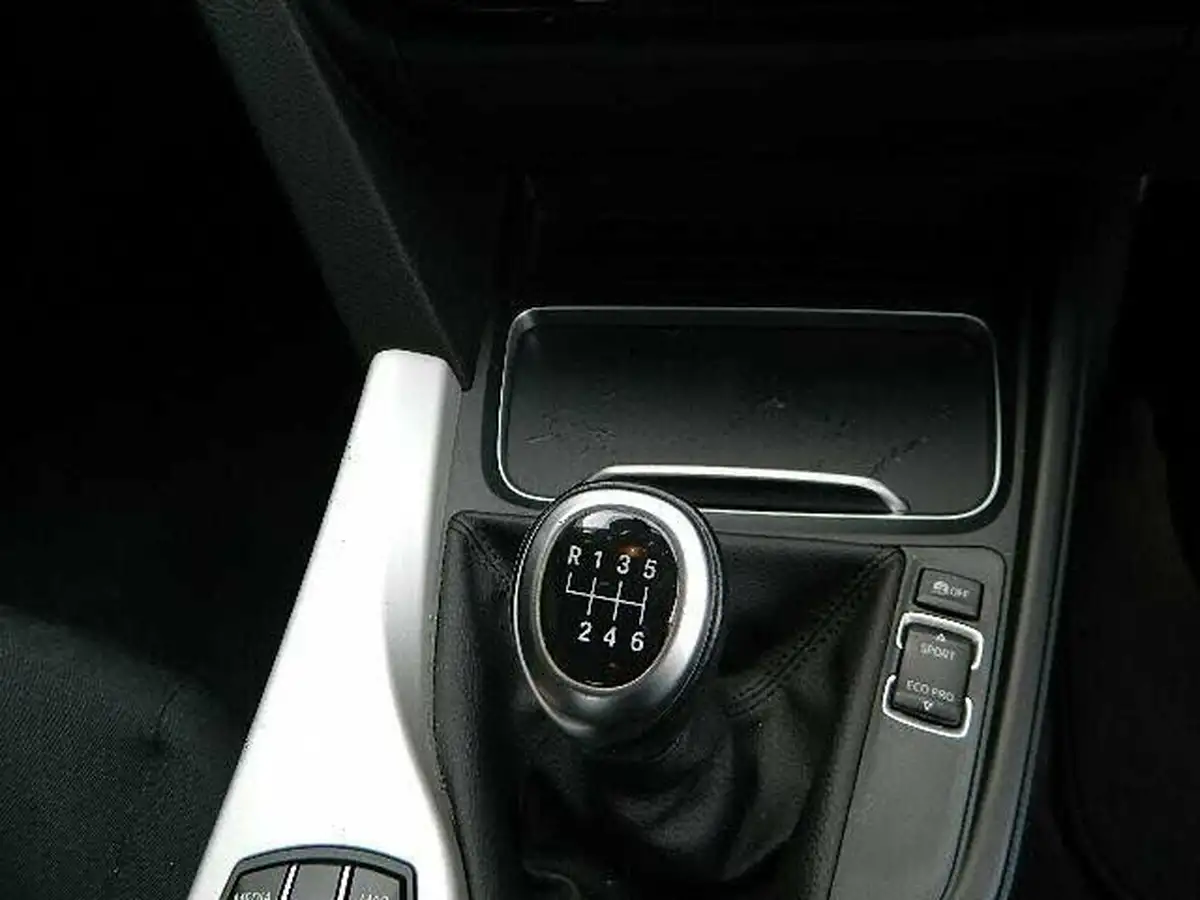 2018-bmw-3-series-20-320i-se-saloon-4d-big-38
