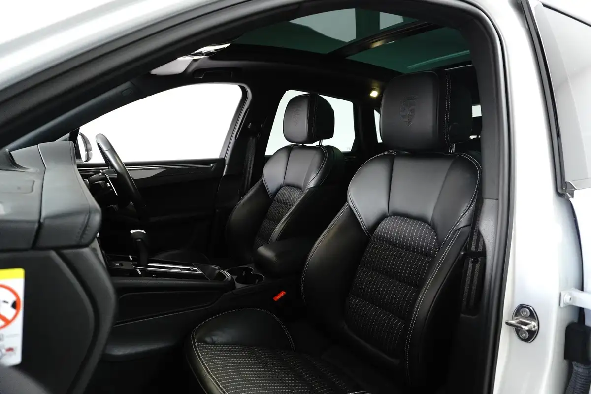 2022-porsche-macan-20-big-3