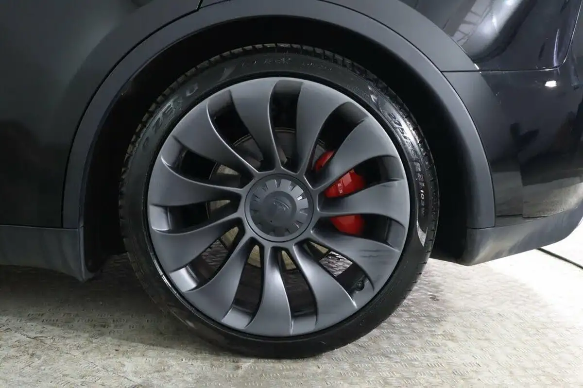 2023-tesla-model-y-e-performance-big-20