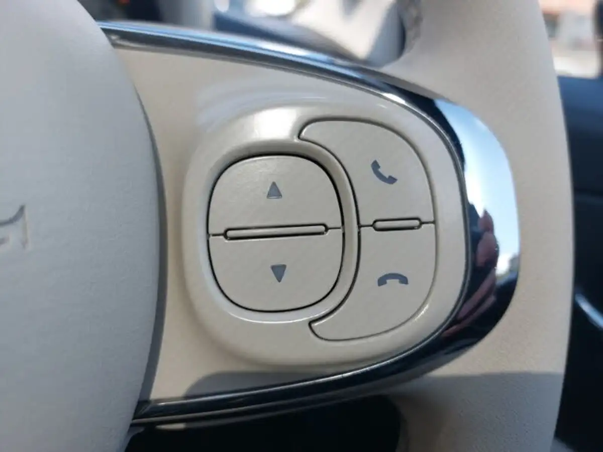 2022-fiat-500-10-dolcevita-big-14