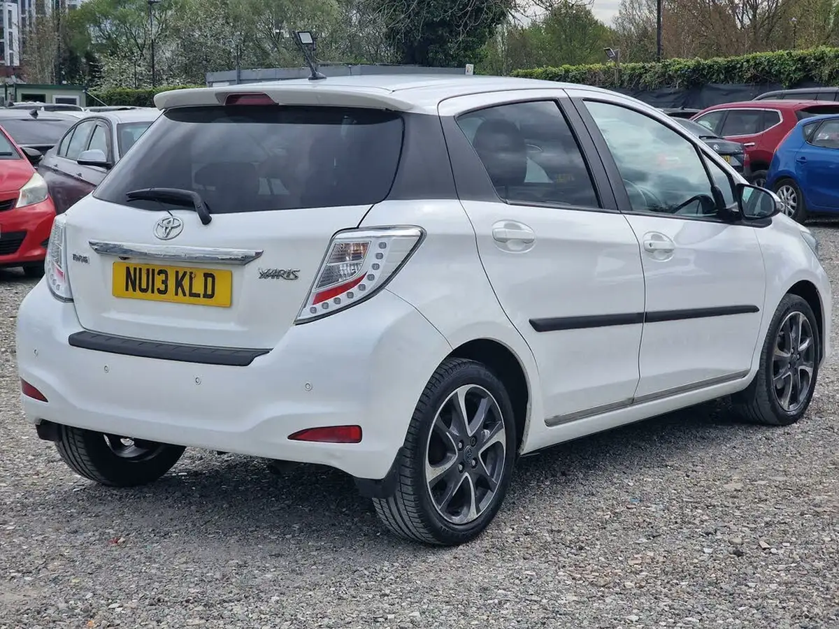 2013-toyota-yaris-133-trend-vvt-i-5d-big-7