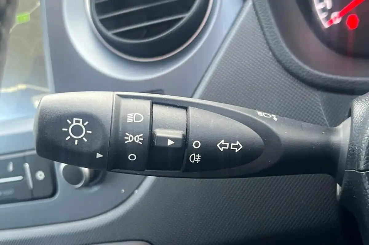 2019-hyundai-i10-10-play-big-35