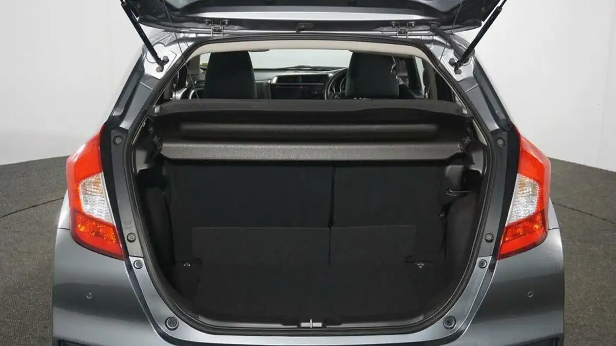 2019-honda-jazz-13-i-vtec-se-big-18
